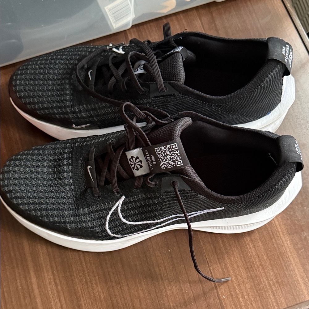 Nike Men's Black and White Sneakers